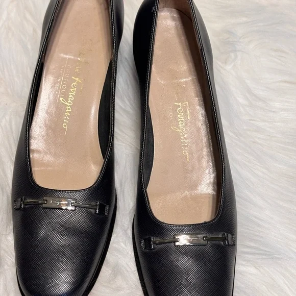 Salvatore Ferragamo Black Leather Flats - Picture 1 of 8